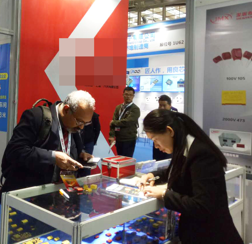 cbb電容廠家-業(yè)務(wù)員接待國(guó)外客戶 cbb電容廠家-業(yè)務(wù)員接待國(guó)外客戶